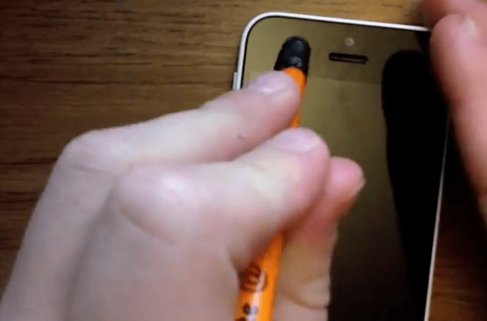 Cum sa elimini zgarieturile de pe ecran, Foto: youtube.com