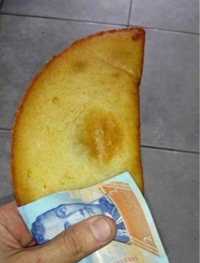 In Venezuela o bancnota valoreaza mai putin decat un servetel, Foto: Reddit