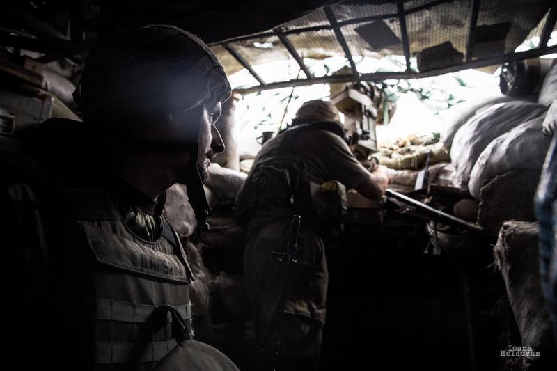 Militari ucraineni, într-un adpost pe frontul din est, Foto: Ioana Moldovan