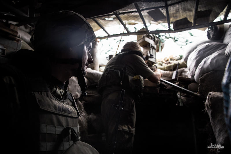 Militari ucraineni, într-un adpost pe frontul din est, Foto: Ioana Moldovan