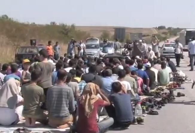 Oameni fugind de teoristii din Bataclan, Foto: Captura YouTube
