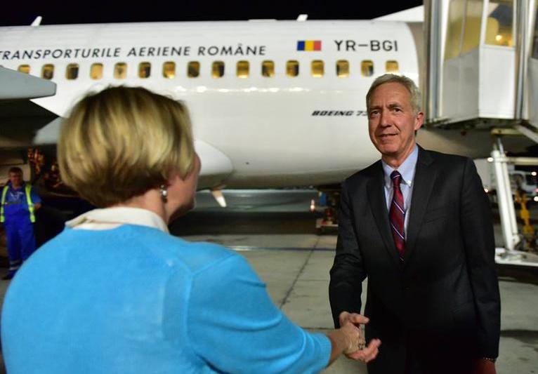 Hans Klemm pe Aeroportul Otopeni, Foto: Ambasada SUA