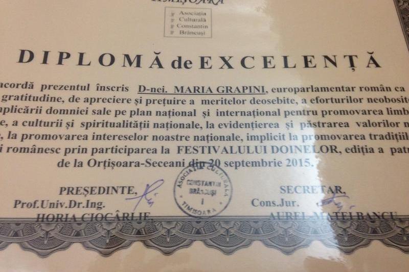 Diploma pentru promovarea limbii romane acordata Mariei Grapini, Foto: Facebook - Maria Grapini