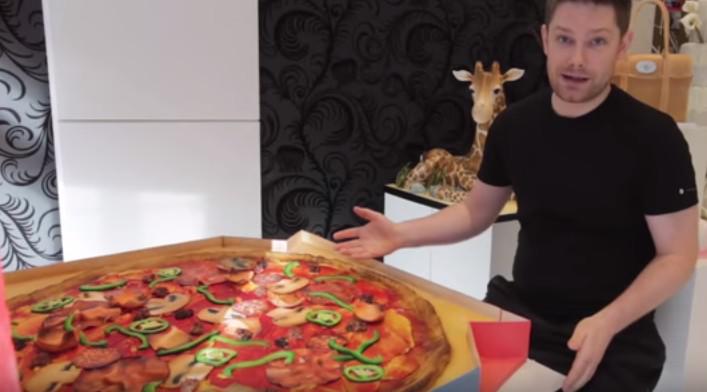 Tort care arata ca o pizza, Foto: Captura YouTube