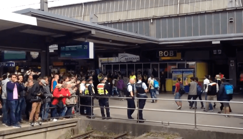 Migranti ajunsi in gara din Munchen, Foto: Captura YouTube
