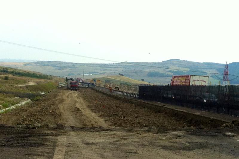 Autostrada Orastie - Sibiu, lasata fara asfalt in zona crapaturilor, Foto: turnulsfatului.ro