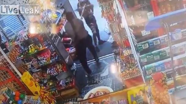 Clipul zilei, Foto: Captura LiveLeak