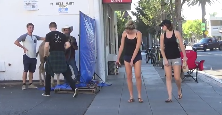 Farsa cu camel toe, Foto: Captura YouTube