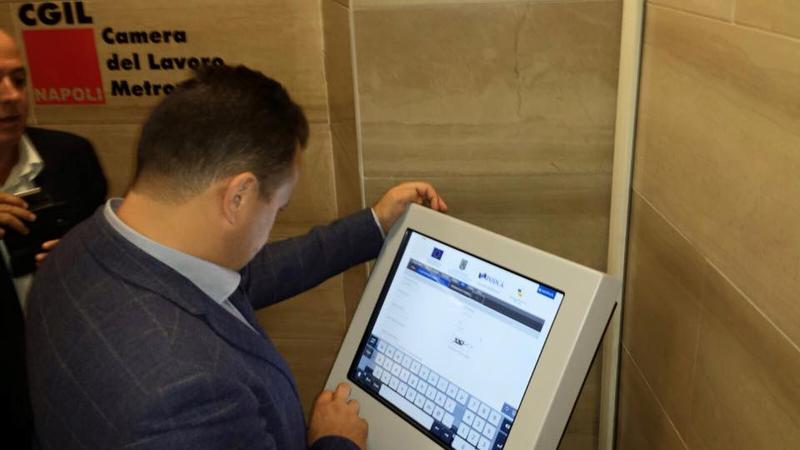 Infochiosc pentru romanii ce muncesc in strainatate, Foto: liviumarianpop.ro