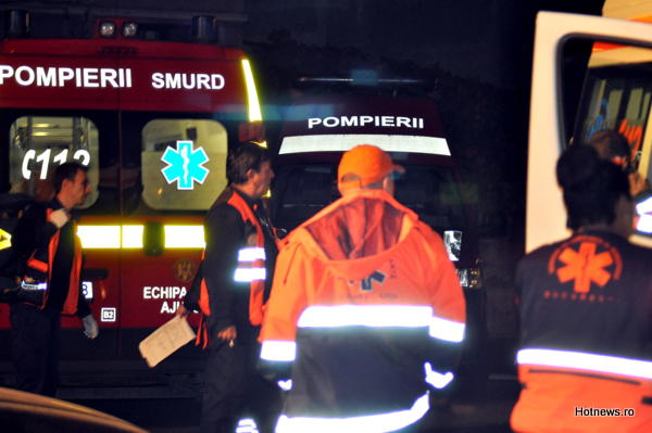 Echipaje medicale intervin la incendiul din Club Colectiv, Foto: Hotnews
