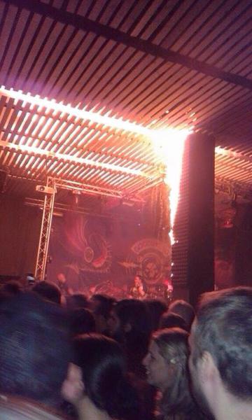 Momentul in care a luat foc buretele din club, Foto: Facebook / Sebi Theo