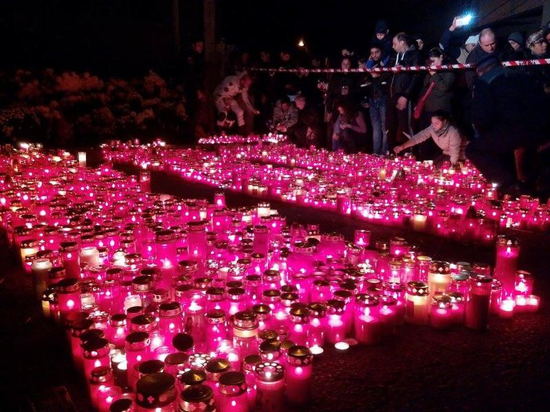 Covor de lumanari in fata Colective, Foto: Mihai Ivascu / Hotnews.ro