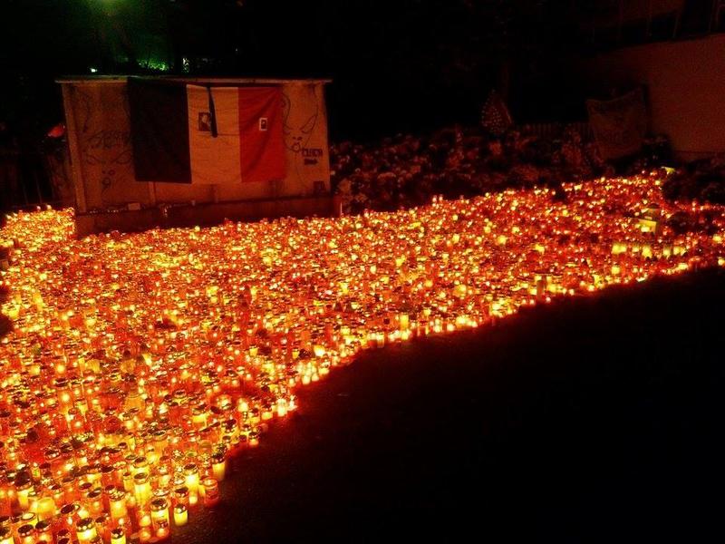 Covor de lumanari in fata Colective 2, Foto: Mihai Ivascu / Hotnews.ro