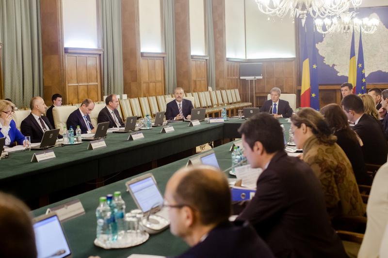 Vasile Dancu, la prima sedinta a Guvernului Ciolos, Foto: Bogdan Dinca
