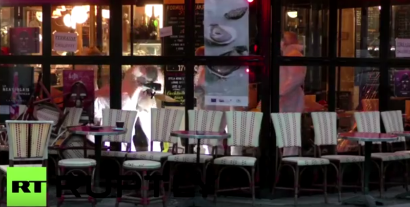 Investigatorii in cafeneaua Comptoir Voltaire, Foto: Captura RT