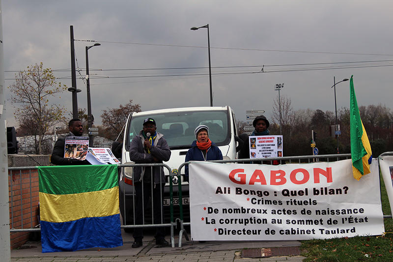 Protestatari din Gabon in fata Parlamentului European, Foto: Mihai Ivascu / Hotnews.ro