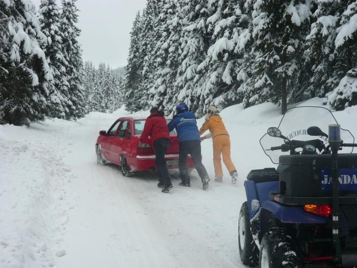 Efectivele MAI intervin pentru limitarea efectelor vremii, Foto: MAI