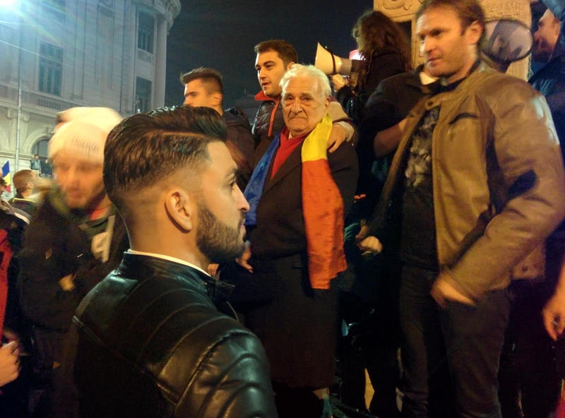 Batran, la un protest al tinerei generatii, Foto: Hotnews