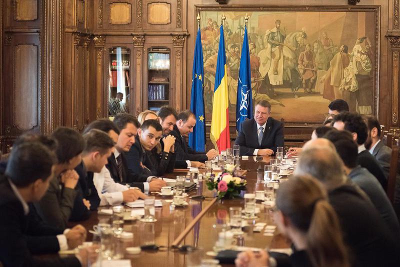 Klaus Iohannis la consultarile cu societatea civila, Foto: Presidency.ro