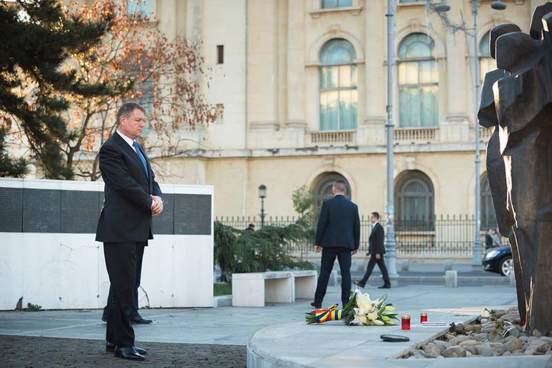 Klaus Iohannis a depus un buchet de flori la Memorialul Renasterii, Foto: Facebook - Klaus Iohannis