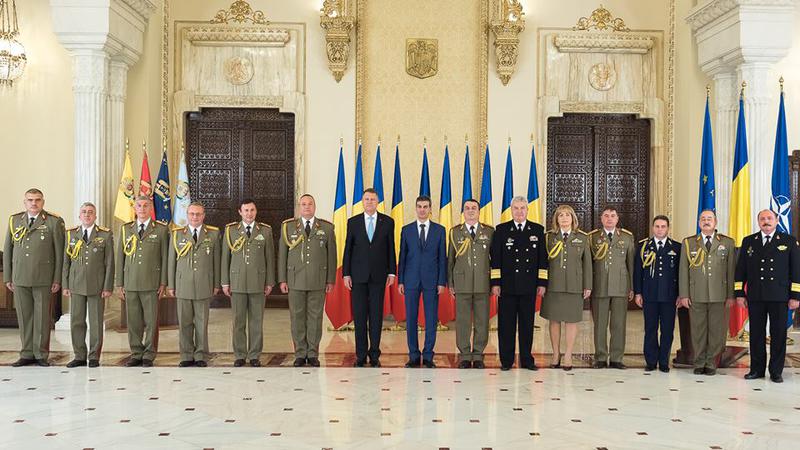 Mai multi militari, inaintati in grad de Iohannis de Ziua Nationala, Foto: Presidency.ro