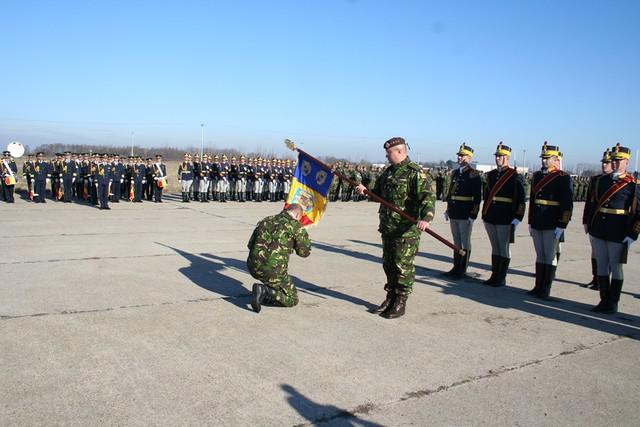 Ceremonia de schimbare a comenzii si inmanare a Drapelului de lupta Bazei Deveselu, Foto: mapn.ro