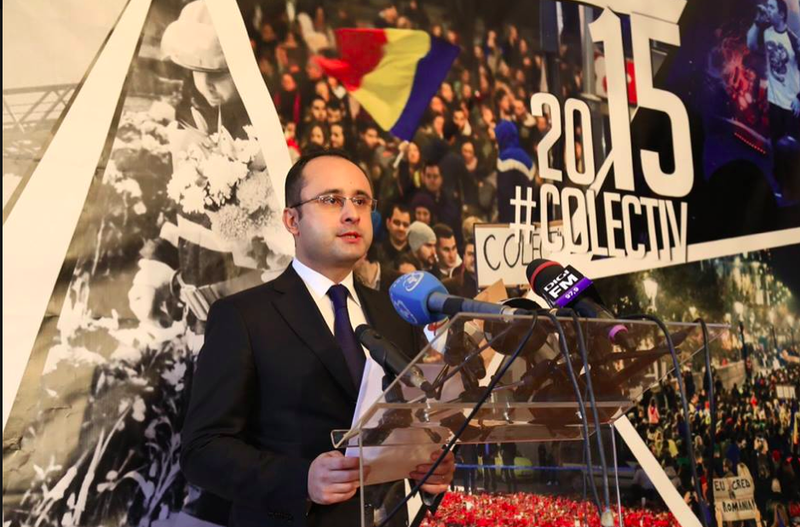 Cristian Busoi, banner cu #colectiv, Foto: Facebook - Cristian Busoi