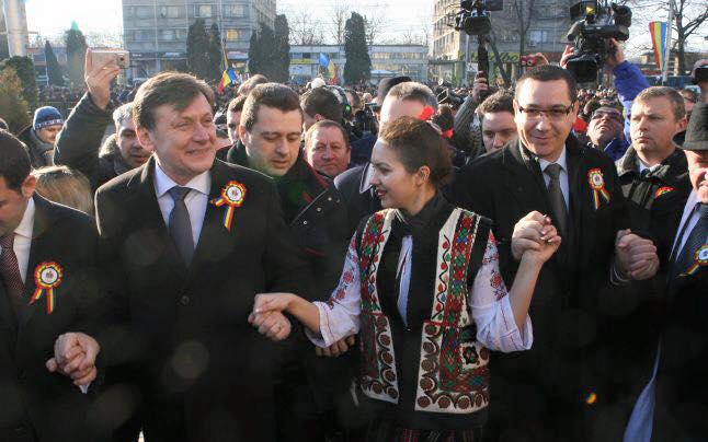 Ponta si Antonescu la Ziua Unirii in 2012, Foto: Facebook/ Victor Ponta