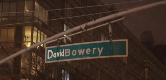 O strada din New York a fost redenumita neoficial in memoria artistului David Bowie, Foto: captura ecran