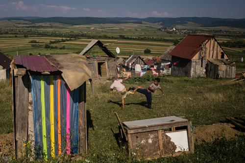 Dealul din Apata, unde traieste o comunitate inclusa in programul Fiecare Copil in Gradinita al OvidiuRo, Foto: Bogdan Dinca