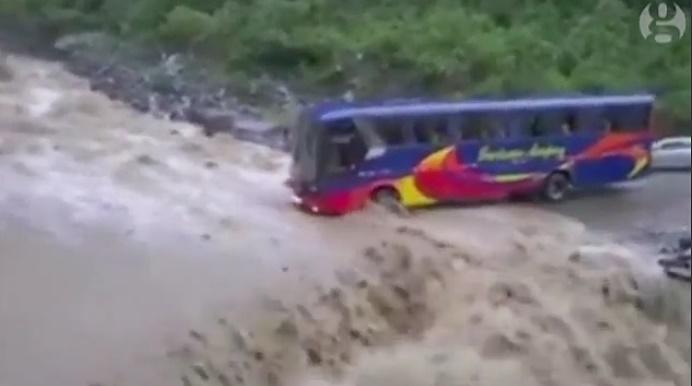 Inundatii in Peru, Foto: Captura The Guardian