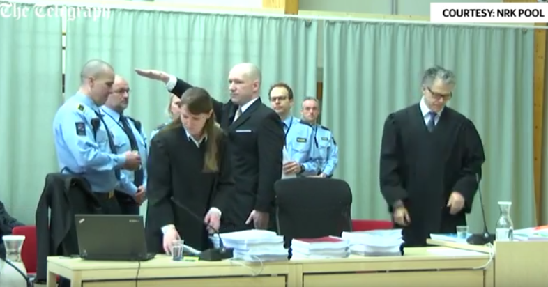 Anders Breivik efectuand salutul nazist, Foto: Captura The Telegraph