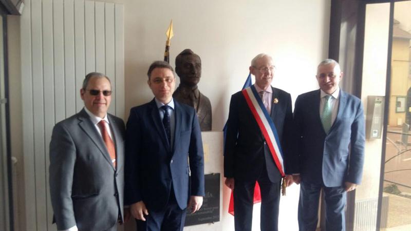 Primarul din Montesson alaturi de Dumitru Prunariu si ambasadorul Luca Niculescu, Foto: Ambasada Romaniei in Franta
