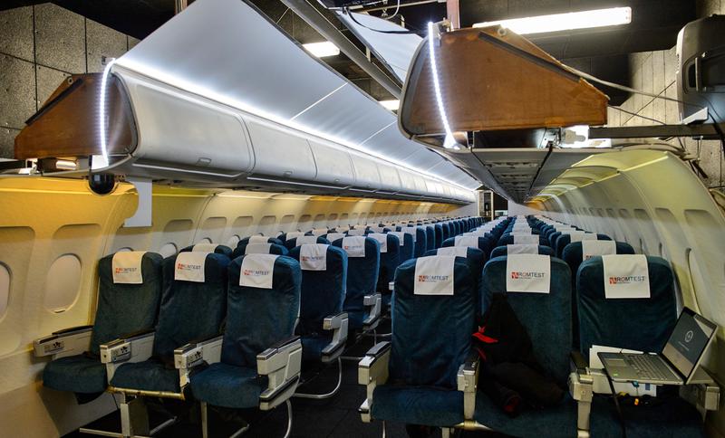 Replica unui interior de avion - locul de antrenament pentru Soimii Aerului, Foto: SRI