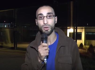 Faycal Cheffou in fata unui centru pentru refugiati, Foto: Captura Youtube.com