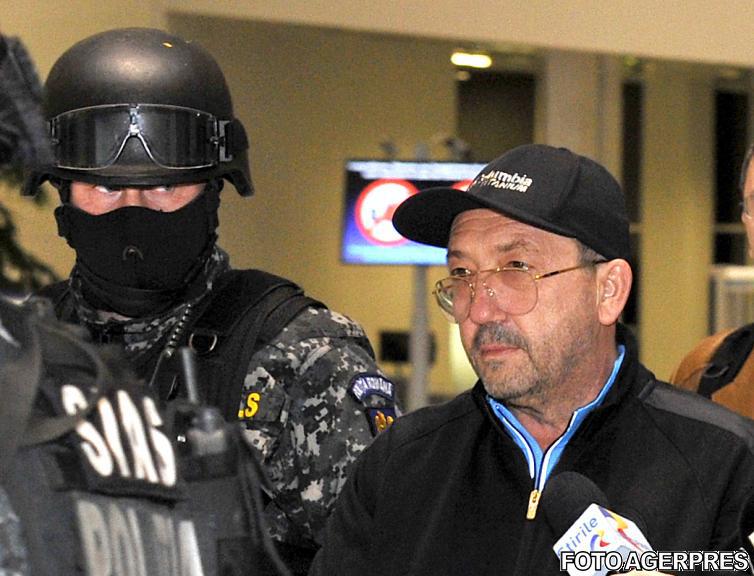 Florian Walter, adus in tara din Emiratele Arabe Unite, sub escorta Politiei Romane, Foto: Agerpres