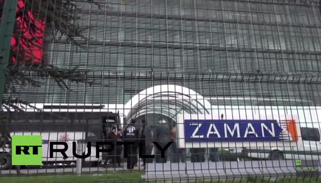 Sediul Zaman, incercuit de politie in luna martie, Foto: Captura YouTube