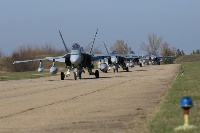 Avioane CF-18 Hornet canadiene la Baza din Kogalniceanu, Foto: mapn.ro