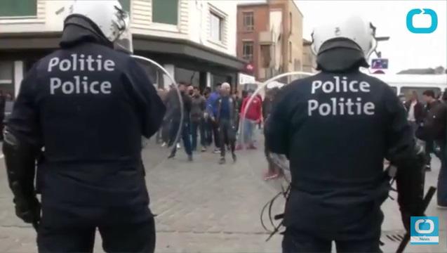Retineri in randul protestatarilor, la Molenbeek, Foto: Captura YouTube