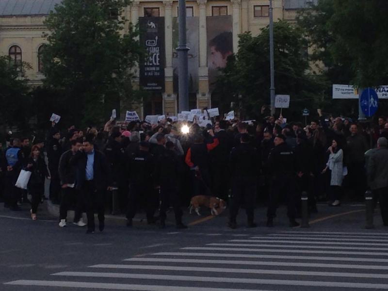 Protest de sustinere a ministrului demisionar Vlad Alexandrescu, Foto: Hotnews