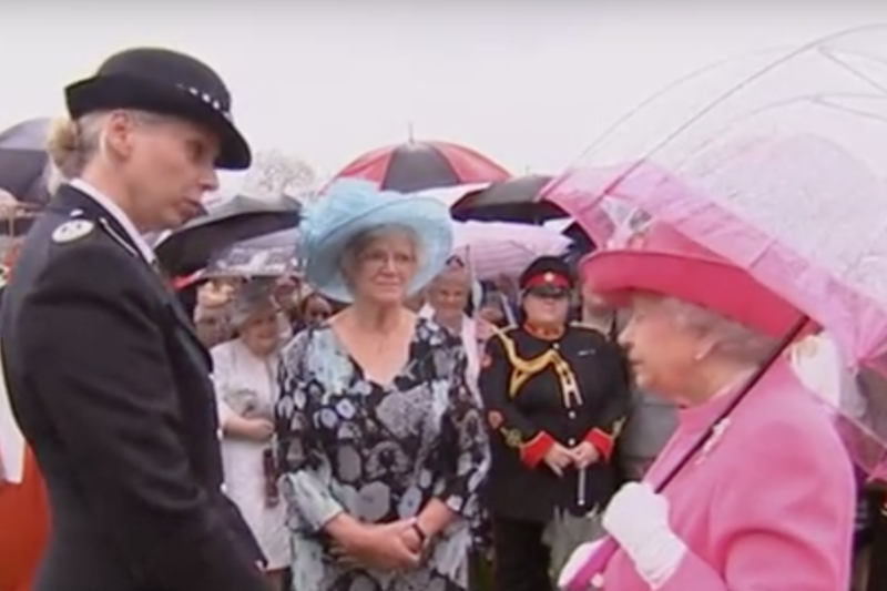 Regina Marii Britanii si Lucy D'Orsi, sefa politiei londoneze, Foto: Captura YouTube
