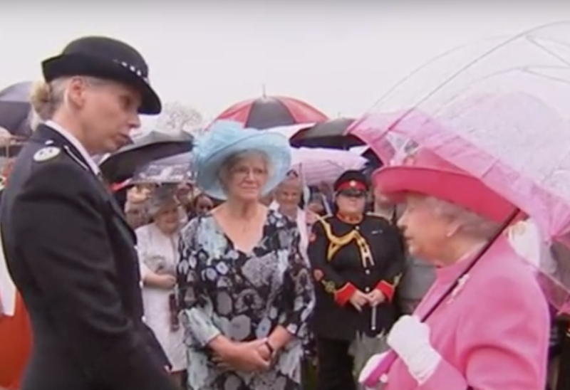 Regina Marii Britanii si Lucy D'Orsi, sefa politiei londoneze, Foto: Captura YouTube