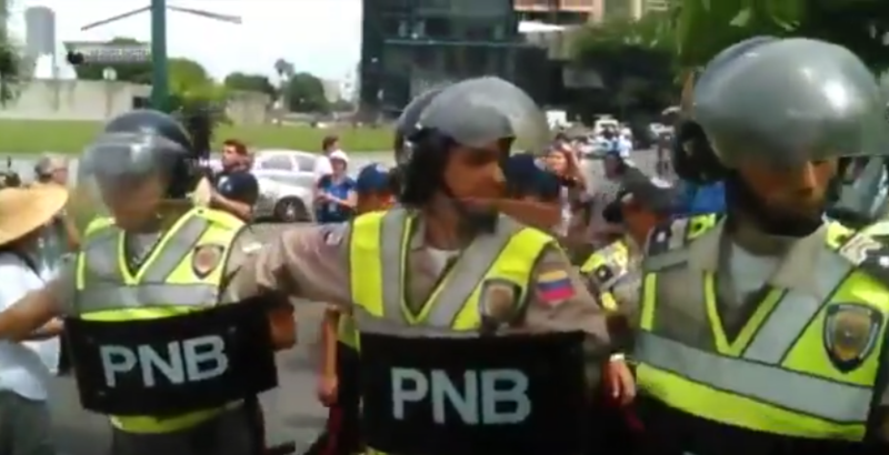 Venezuela: Politia blocheaza protestatarii, Foto: Captura YouTube