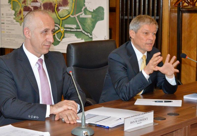 Dan Costescu si Dacian Ciolos, Foto: Ministerul Transporturilor