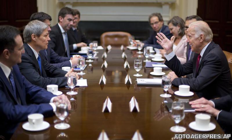 Dacian Ciolos la intalnirea cu Joe Biden, Foto: Agerpres
