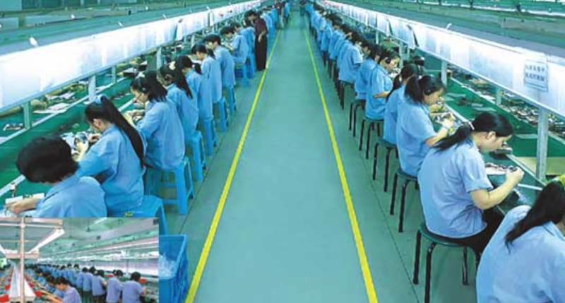 Intr-o fabrica Foxconn, Foto: Captura YouTube