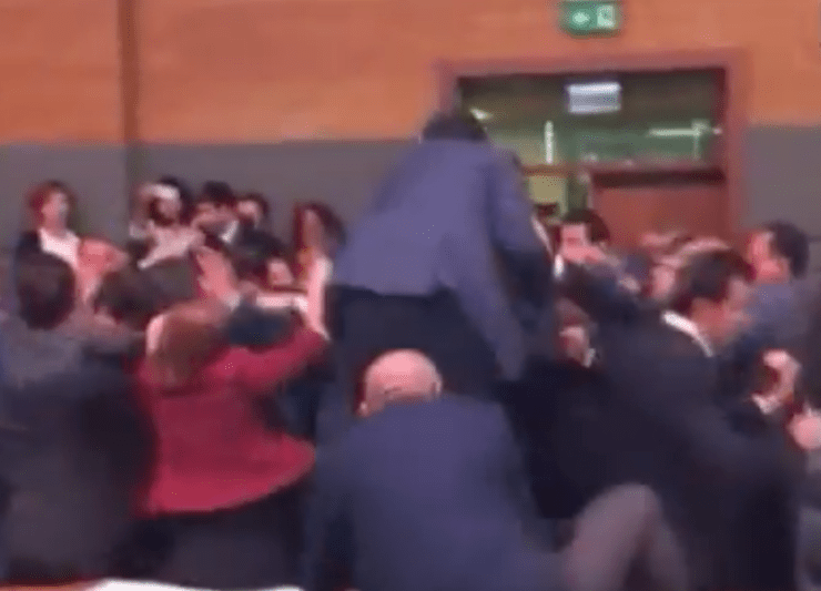 Bataie in parlamentari la Ankara, Foto: captura euronews