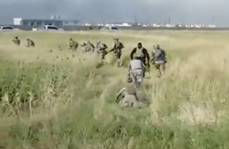 Militari SUA si luptatori peshmerga batandu-se cu Statul Islamic, Foto: The Guardian