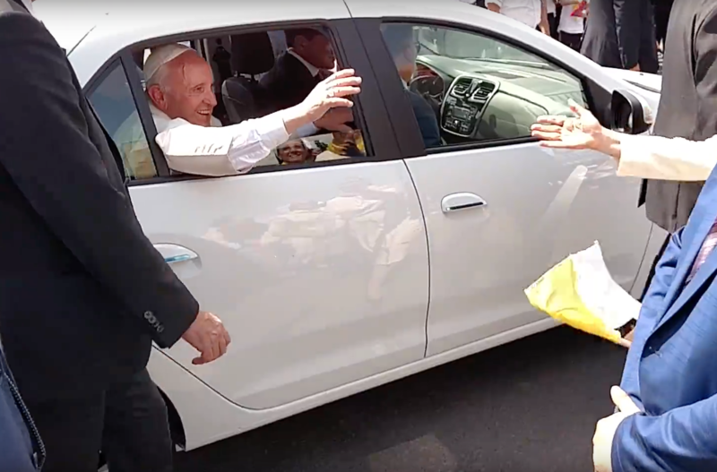 Papa Francisc a avut la dispozitie un Logan in Armenia, Foto: Captura YouTube