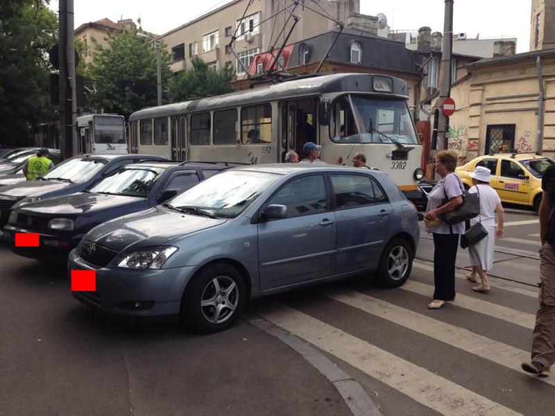 Masina parcate neregulamentar, Foto: USER UPLOADED